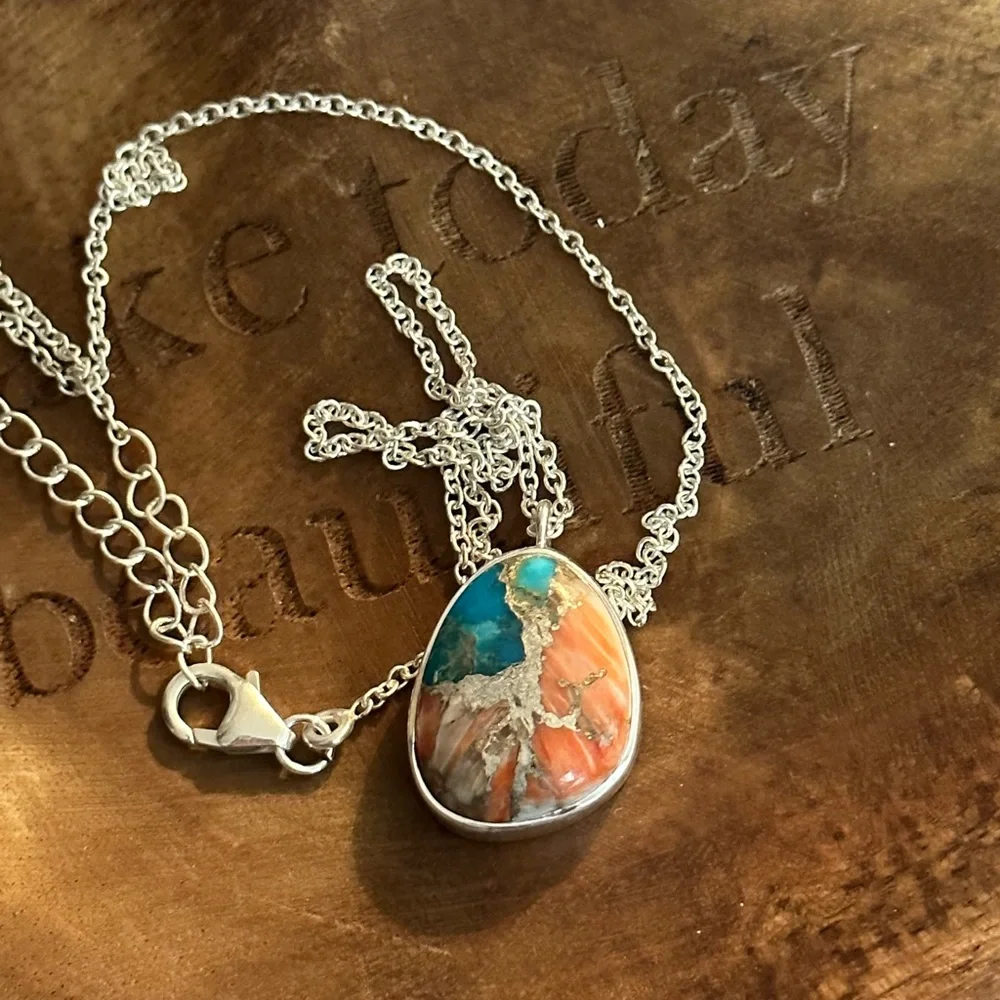 Turquoise spiny oyster sterling silver necklace - Picture 4 of 8